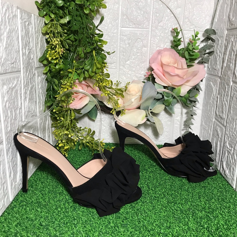 SomethingNavy ruffle slide sandal